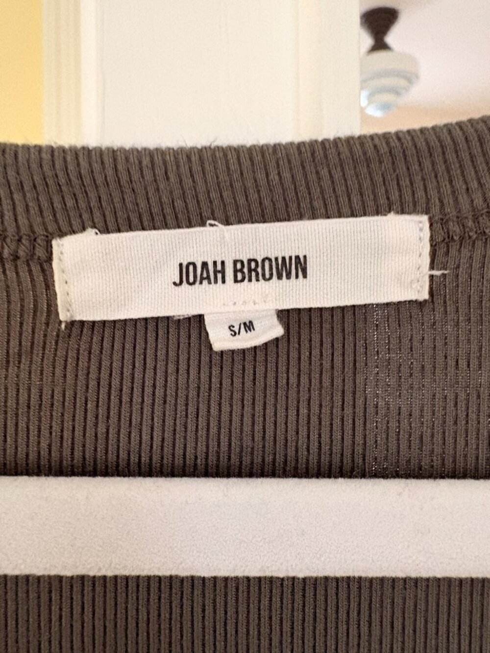 joah brown notched scoop long sleeve rib top (s/m) - Picture 3 of 3